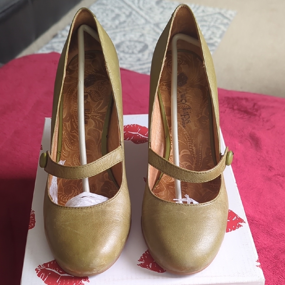 Two Lips Green Mary Jane Heels